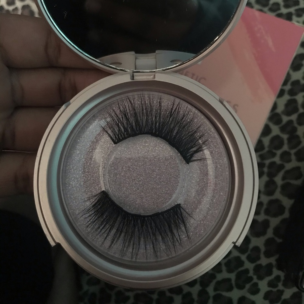⭐️NWT! Magnetic Eyeliner & False Eyelashes set🤍💓